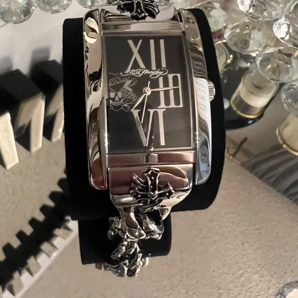 Ed Hardy watch with stainless steel Cuban style links band - Picture 2 of 4